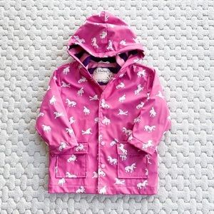 SOLD Hatley Unicorn Rain Jacket. Unicorns change colour when wet!
Size 4 years.